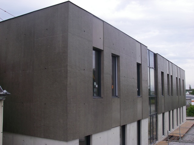 Sofaper chantier realisation du sieges sogea a vannes en beton brut lasure a l exterieur 28