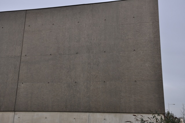 Sofaper chantier realisation du sieges sogea a vannes en beton brut lasure a l exterieur 5