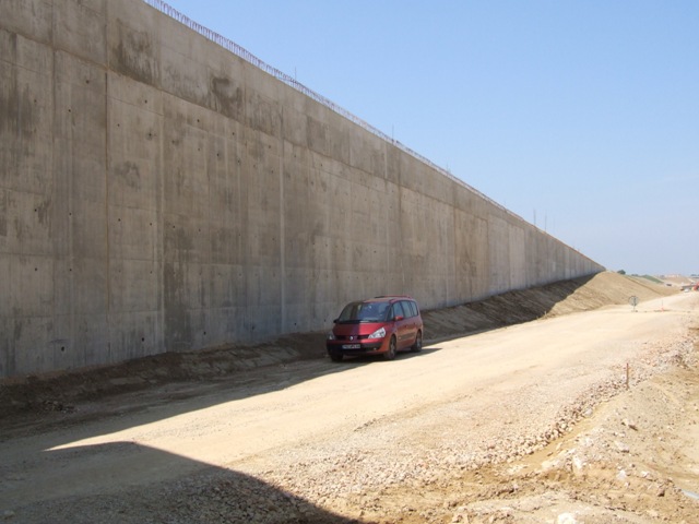 Sofaper eiffage tp chantier lgv perpignan traitement anti graffiti 48