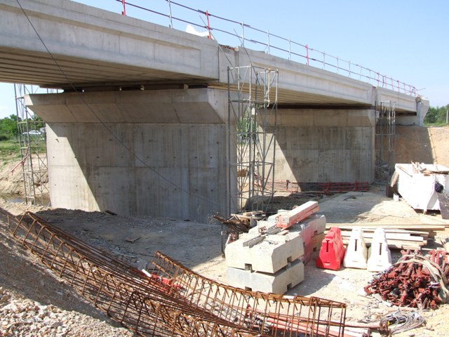 Sofaper eiffage tp chantier lgv perpignan traitement anti graffiti 8